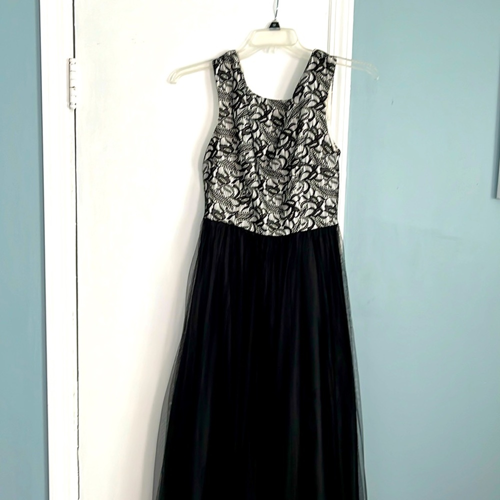 Black sleeveless gown